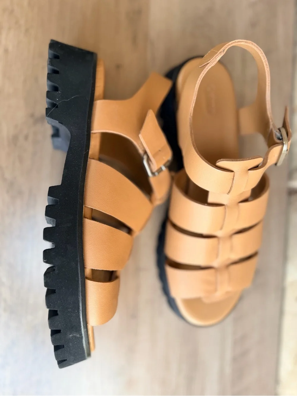 Quince Italian Leather Cashew Fisherman Sandals with Black Lug Sole NWOB Size 8